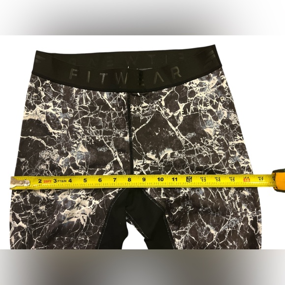 Fit Wear Women’s Matching Workout Outfit Sz Small Bottom/Sz L Top  Black & White - Picture 11 of 12